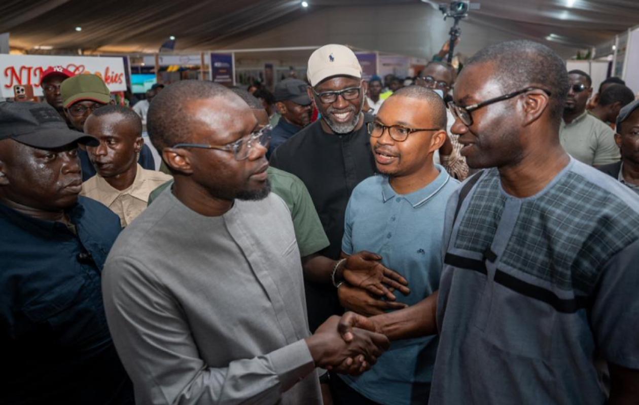 COUVERTURE SANITAIRE UNIVERSELLE : Le Premier Ministre Ousmane SONKO reçoit aussi sa carte d’assuré