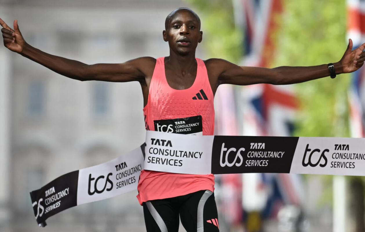 Marathon de Londres: le Kényan Sabastian Sawe premier homme de l'histoire sous les 2 heures