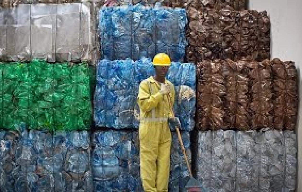 Kenya : un jeu de société dédié aux ramasseurs de déchets plastiques
