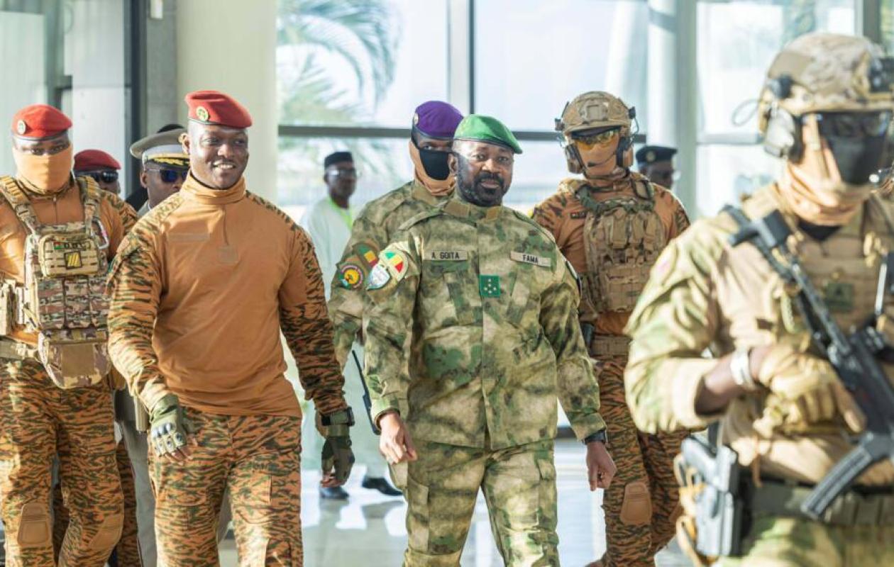 Mali: l'Alliance des États du Sahel réagit a minima aux attaques des jihadistes et rebelles touaregs