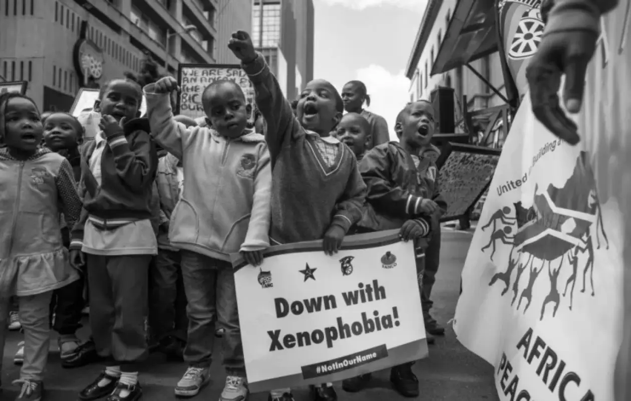 Des Sud-Africains noirs empêchent des enfants noirs originaires d’autres pays africains d’accéder à l’école (vidéo)