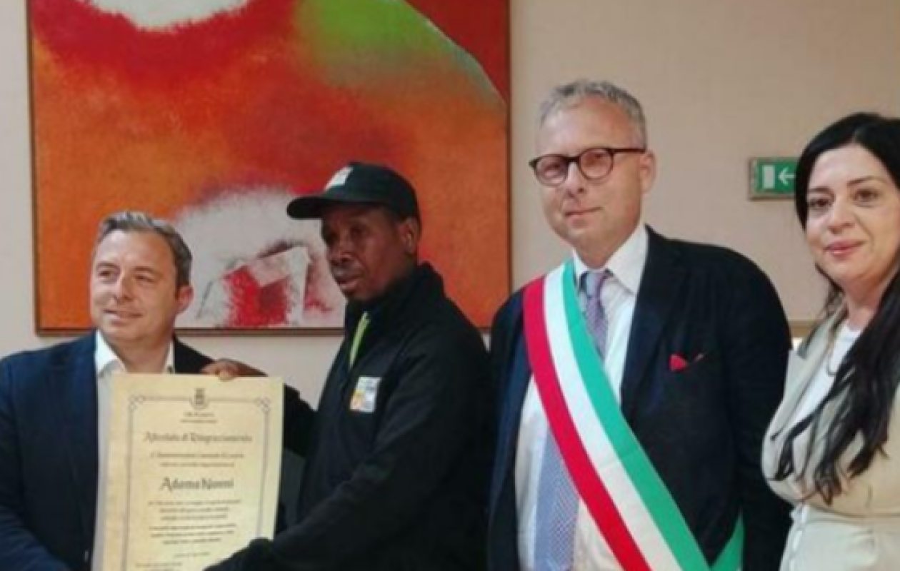 Italie : un Burkinabè décoré pour avoir déjoué un braquage à Naples