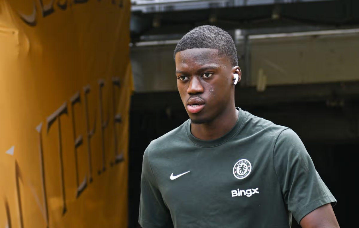 Relégué sur le banc à Chelsea : faut-il s'inquiéter pour Mamadou Sarr ?