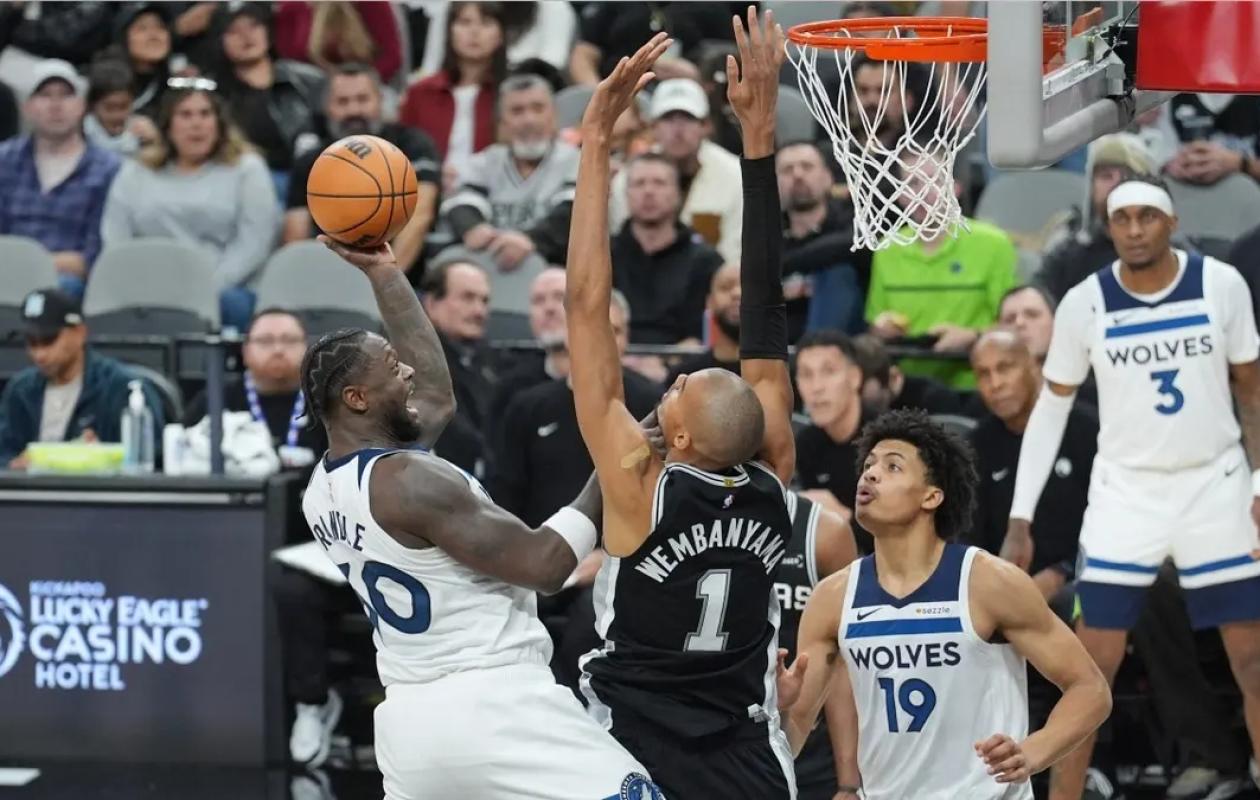 NBA : les Spurs surpris par les Wolves, malgré le record de contres de Wembanyama