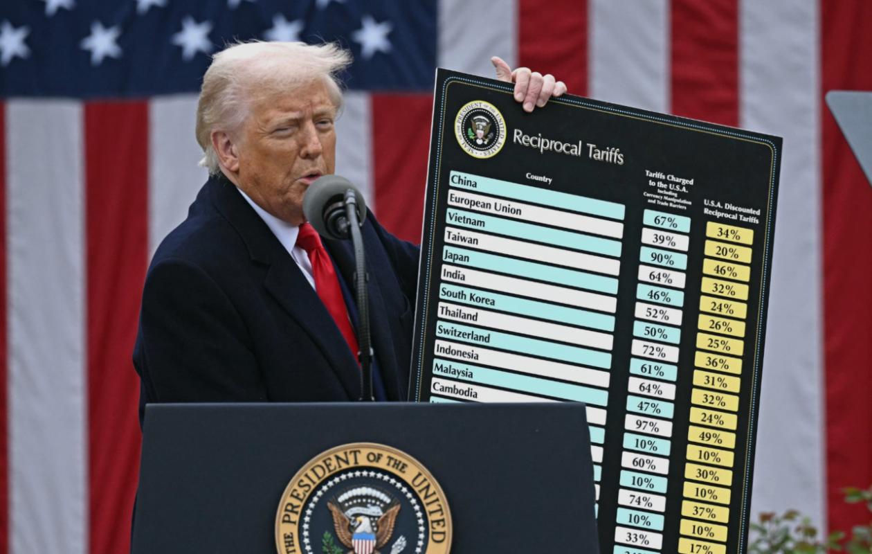 États-Unis: un tribunal invalide les droits de douane temporaires de 10% voulus par Donald Trump