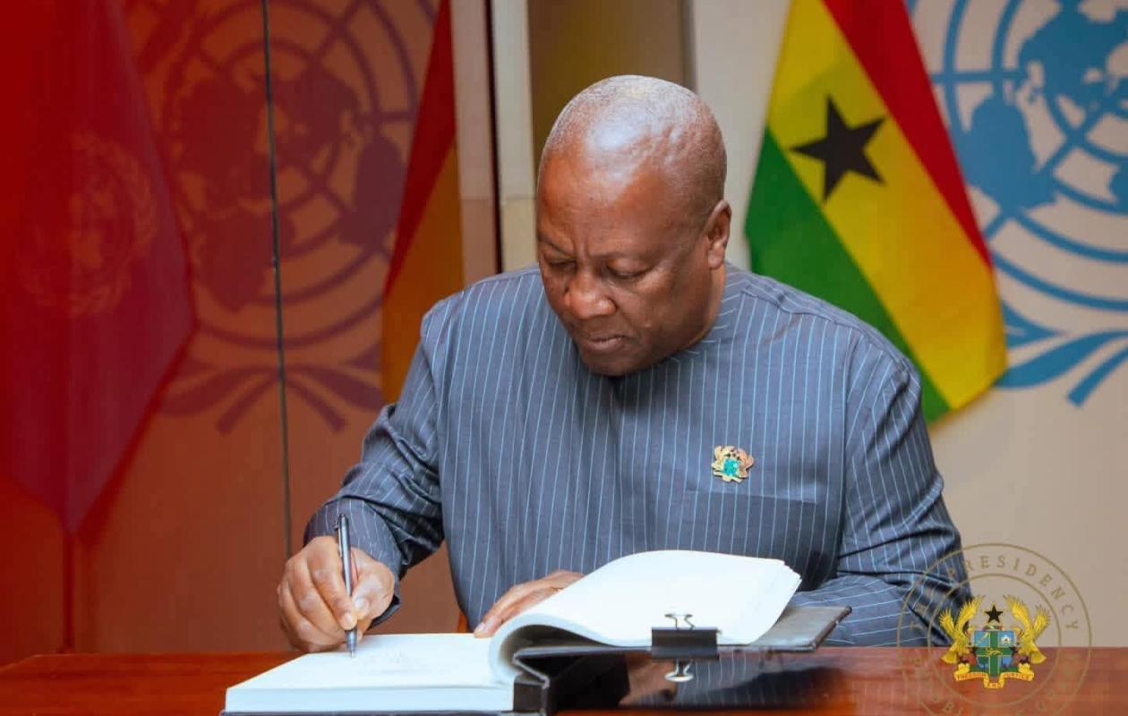 Ghana : Le président John Mahama veut criminaliser le « sexe contre emploi »