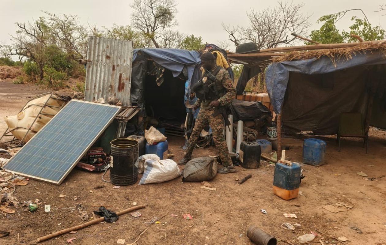 Bantancoto : le GARSI 2 démantèle plusieurs sites d’orpaillage clandestin et saisit 1 200 litres de carburant de contrebande