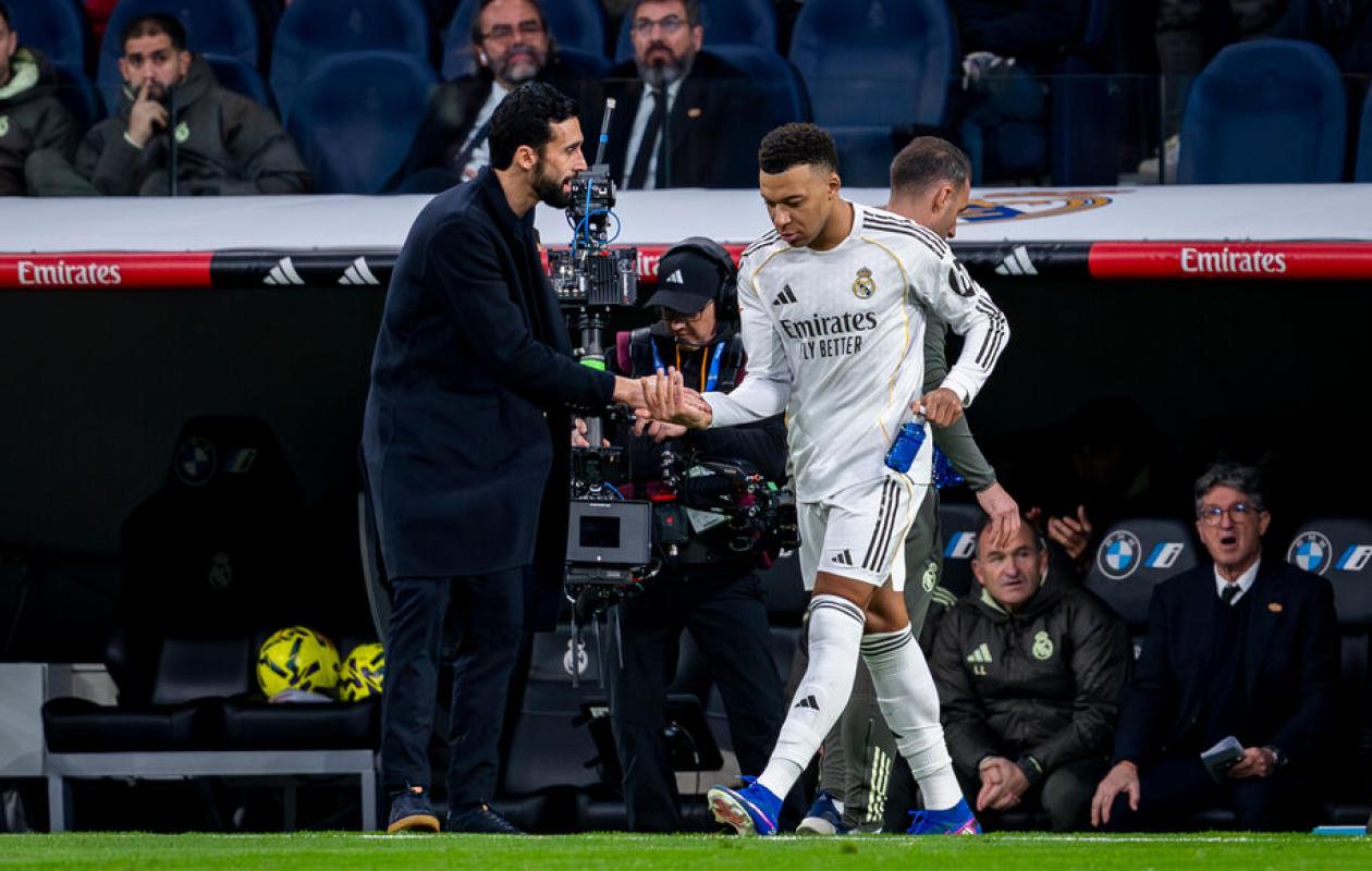 Real Madrid : Arbeloa défend Mbappé, "qui avait tout" à Paris