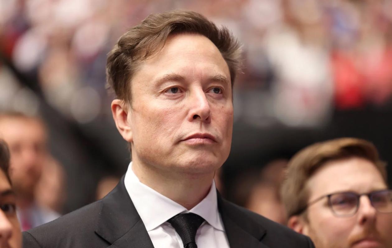 Elon Musk, visé par une enquête judiciaire en France, injurie des magistrats sur X