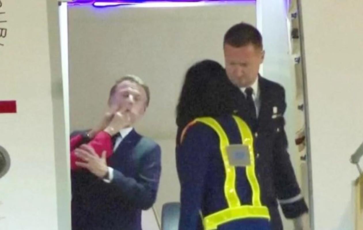Brigitte jalouse  ? Révélation sur la gifle reçue par Emmanuel Macron après un SMS d'une célèbre actrice