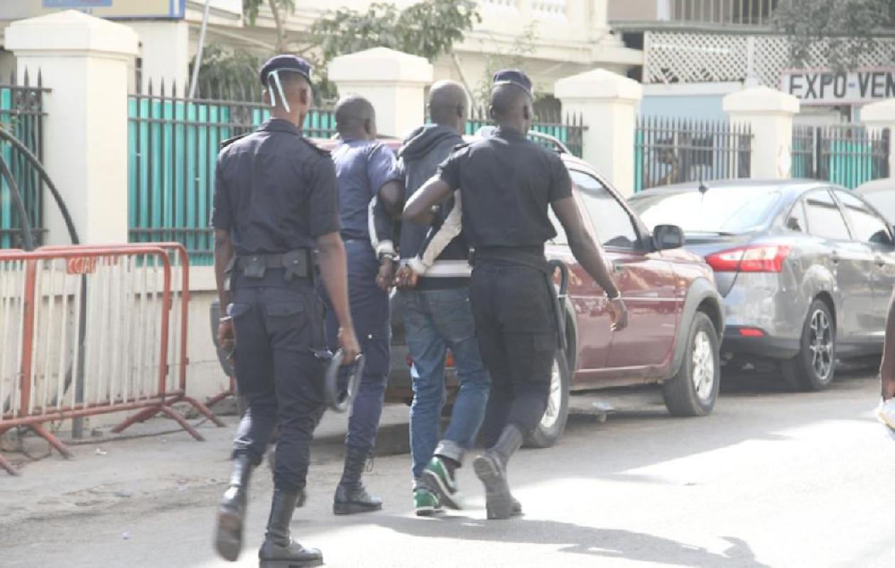 Un frigoriste reconverti en dealer : La police de Guinaw-Rails l'interpelle avec des boules de haschich à Poste Thiaroye