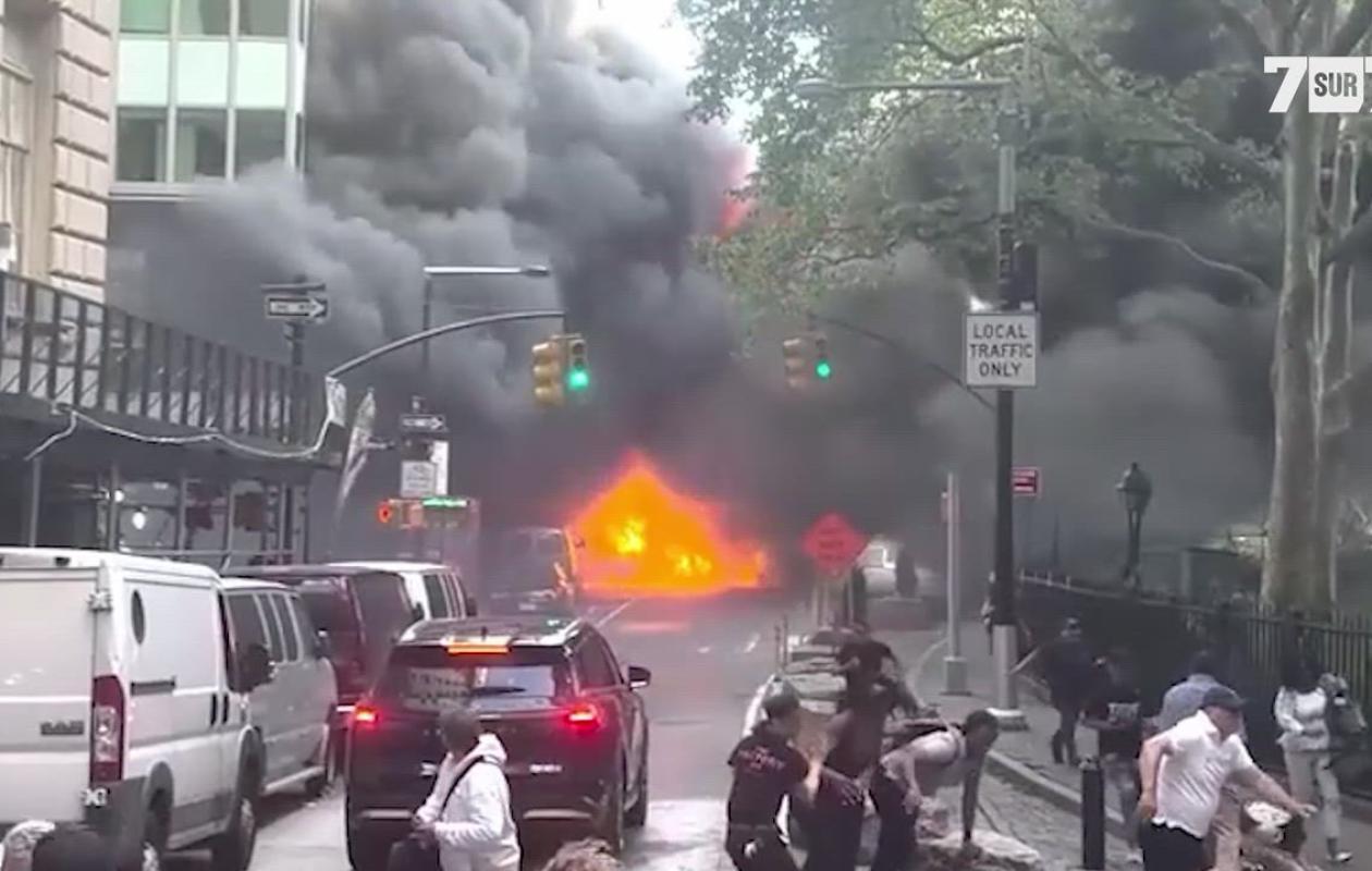 Une voiture explose près d'un site touristique à New York