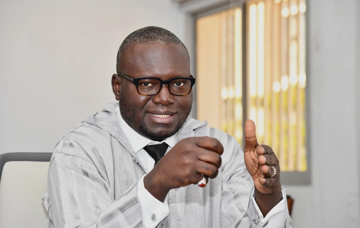 « Toujours inconditionnel » : la réaction du DG de Dakar Dem Dikk après le limogeage de Sonko