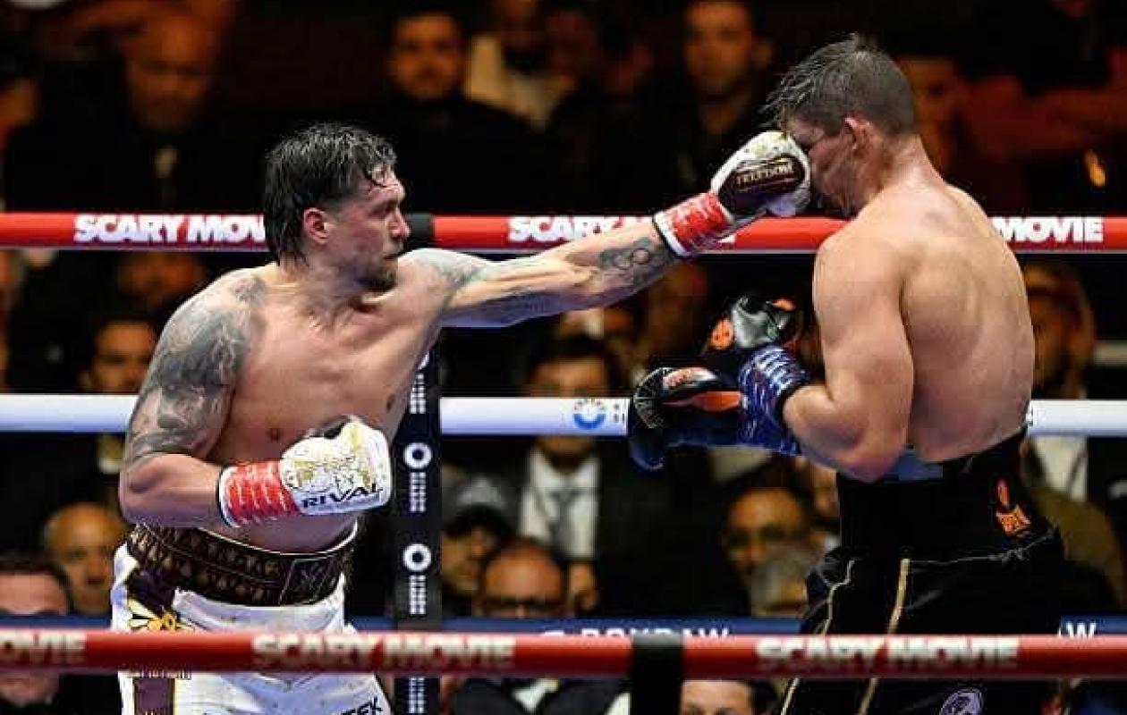 Boxe : Oleksandr Usyk conserve ses ceintures après un combat spectaculaire en Égypte