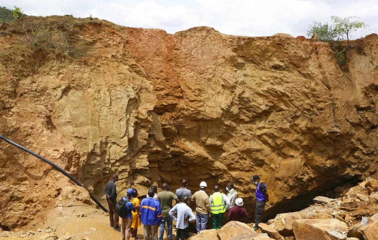 Effondrement d'une mine d'or illégale en Angola, au moins 28 morts
