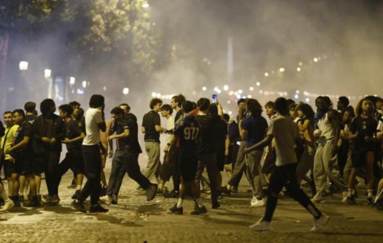 «RACAILLES DÉCÉRÉBRÉES», «COLLECTIVITÉS DE HAINE»... PLUSIEURS RESPONSABLES POLITIQUES ULCÉRÉS PAR LES VIOLENCES APRÈS PSG-ARSENAL