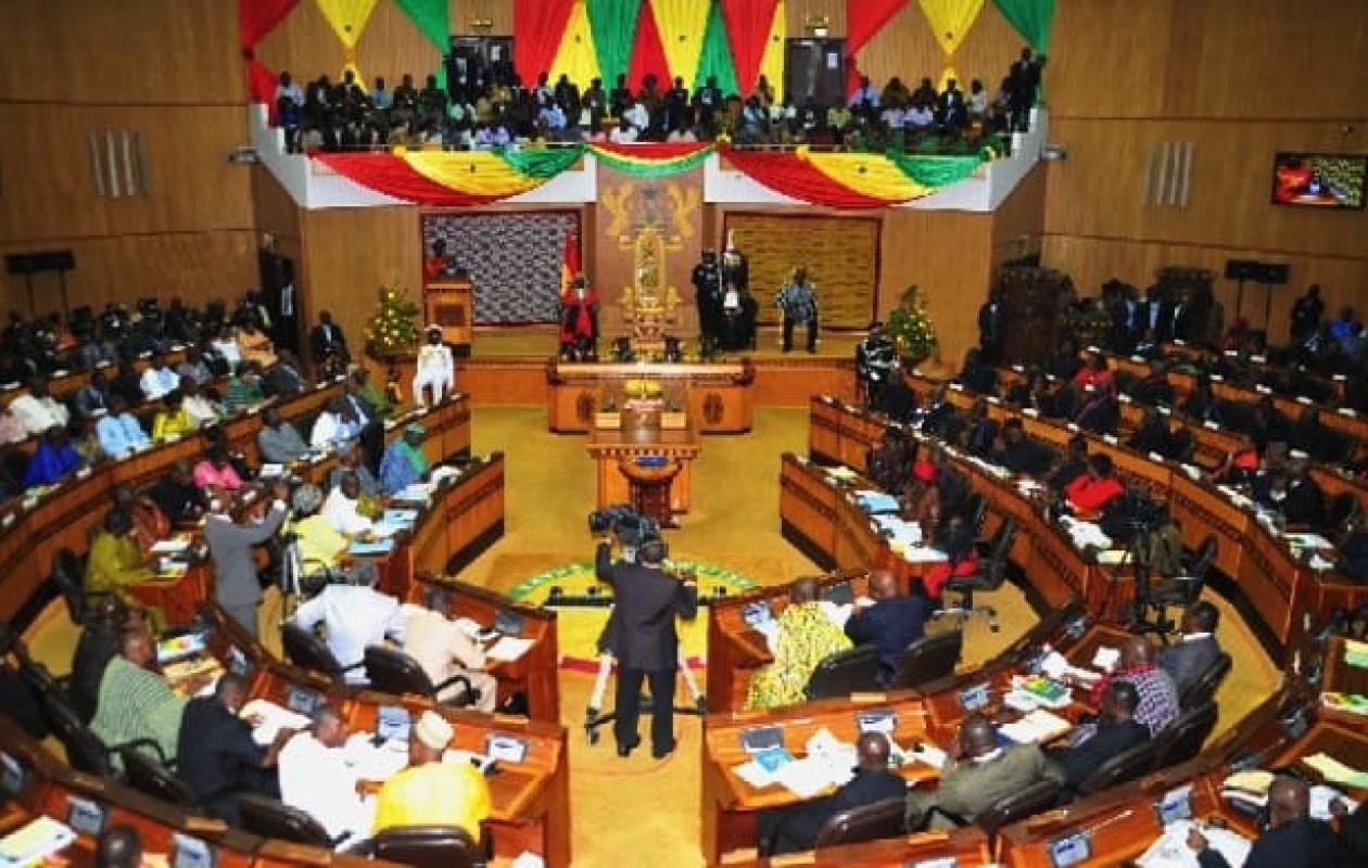 Ghana : Le Parlement adopte le projet de loi anti-LGBTQ+