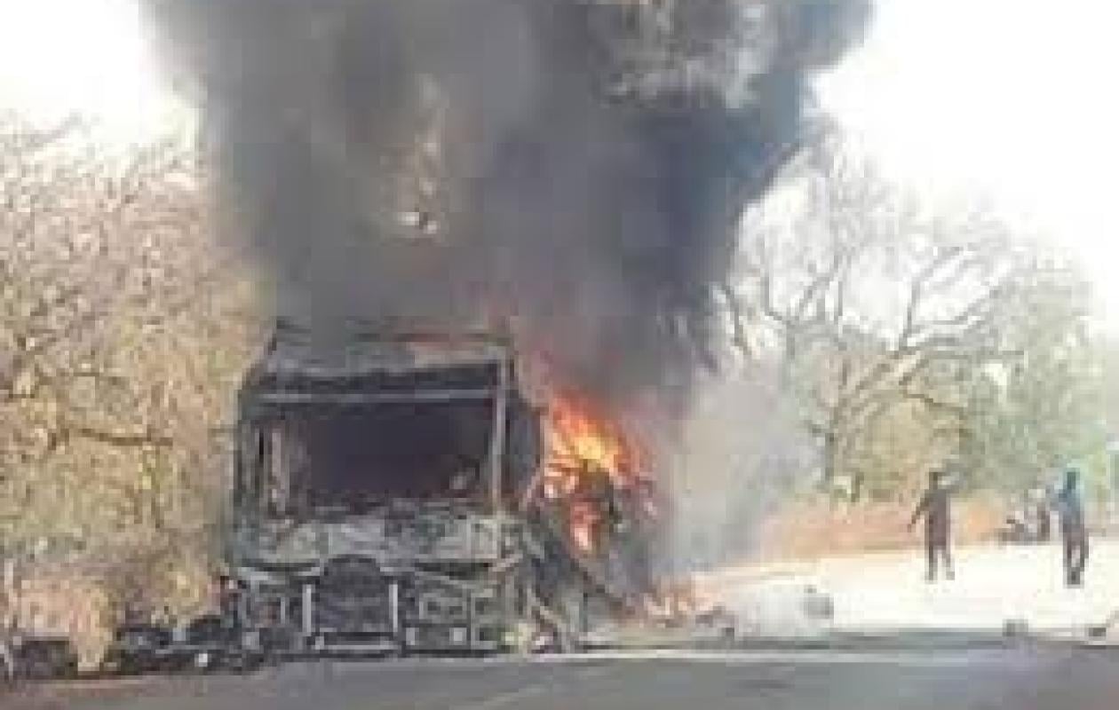 Mali : Cinq morts et des dizaines de blessés après l'explosion d'un car sur l'axe Kita–Bamako