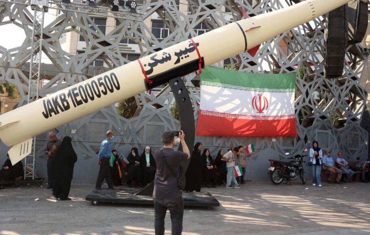 L'Iran cible le Koweït et Bahreïn après des frappes américaines