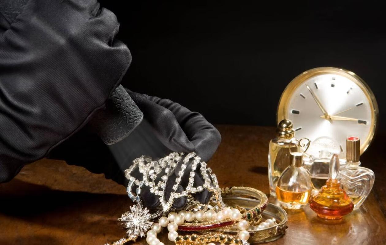 Bijoux en or volés : un braquage à 7 millions F CFA, les aveux de l’aide ménagère