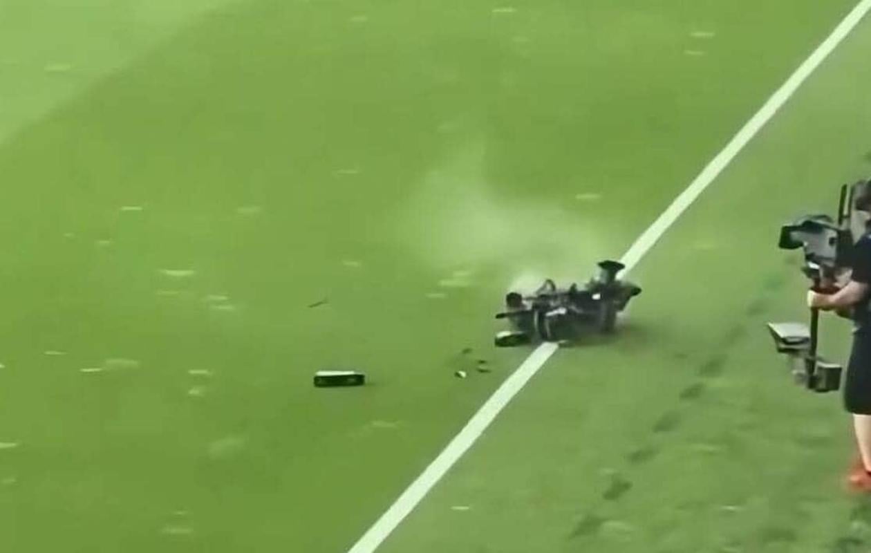 Une caméra s’écrase sur la pelouse en plein match entre la Hongrie et le Kazakhstan