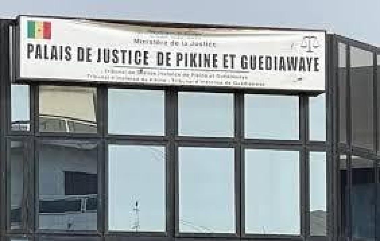 Tribunal de Pikine-Guédiawaye : Un receveur de bus Tata condamné à 6 mois ferme pour avoir détourné 30 000 FCFA du compte Wave d’un non-voyant