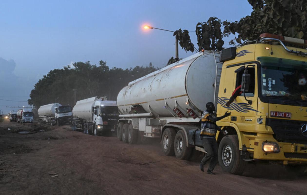 Mali : Un convoi de 796 camions-citernes remplis de carburant arrive à Bamako