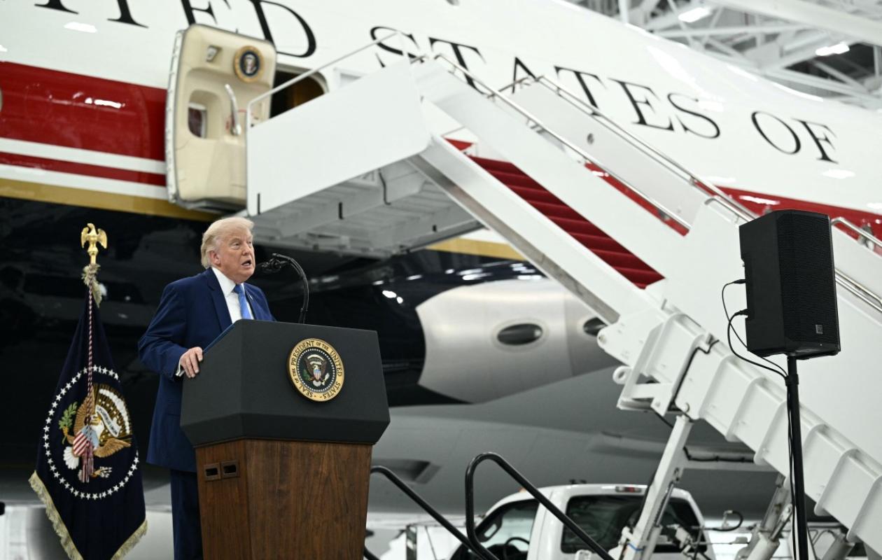 "Maison Blanche volante": Trump dévoile le nouvel Air Force One donné par le Qatar
