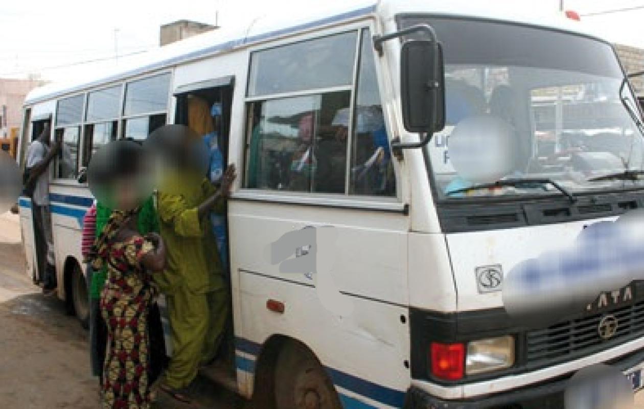 Panique à Pikine : 9 passagers blessés dans une course-poursuite entre bus Tata, les deux chauffeurs arrêtés