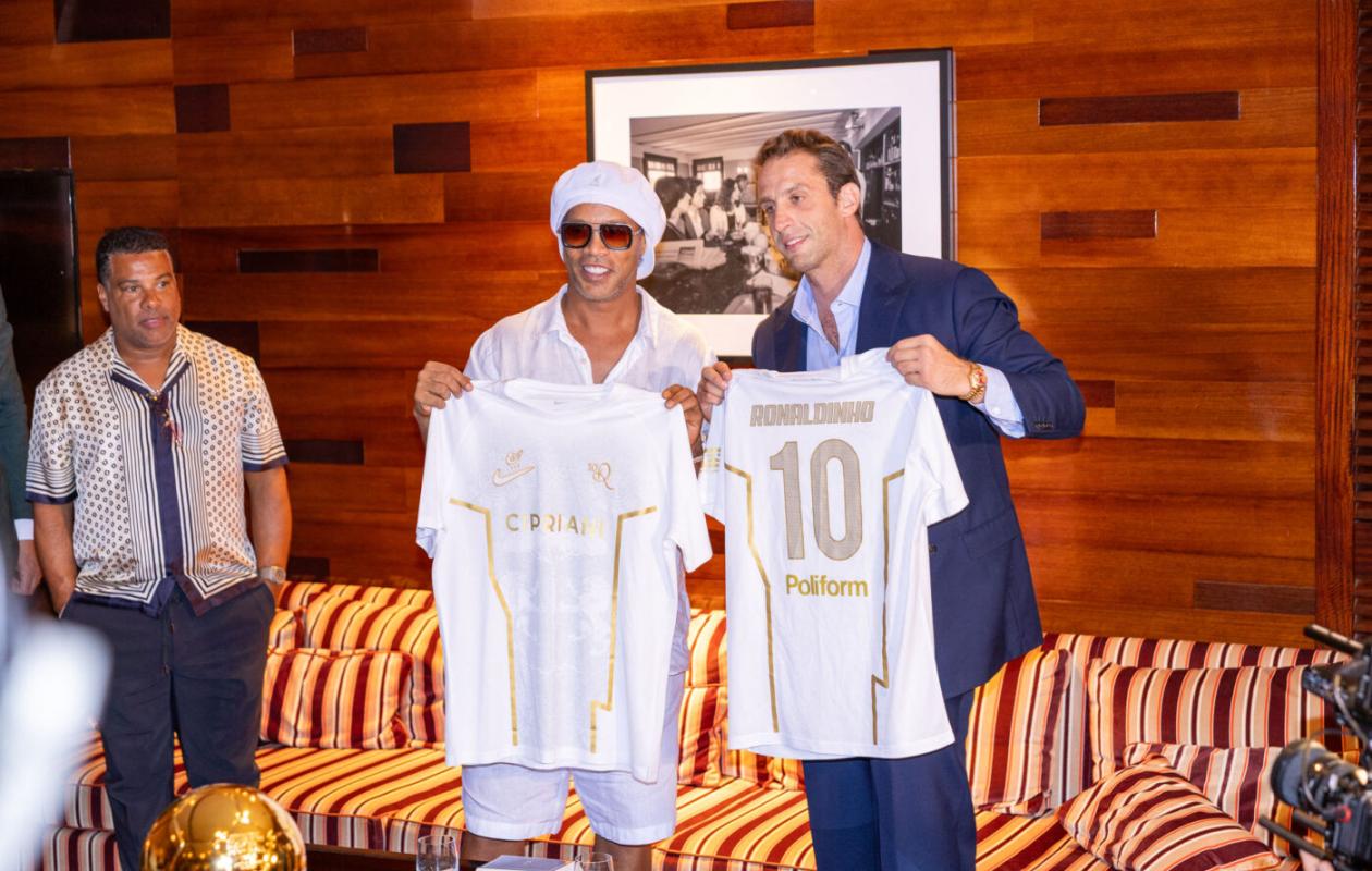 Ronaldinho sort de sa retraite internationale : Il signe dans ce club italien