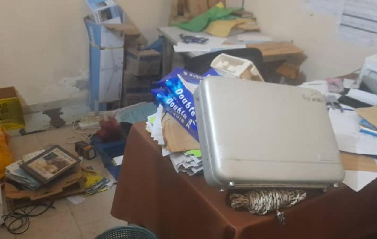 Boutoute : Le bloc administratif  du CEM cambriolé