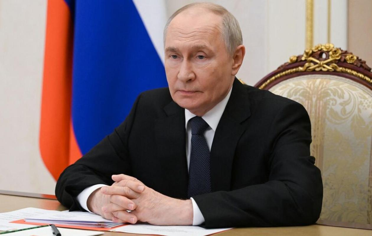 Poutine reconnaît "une certaine pénurie" de carburant à cause des frappes ukrainiennes