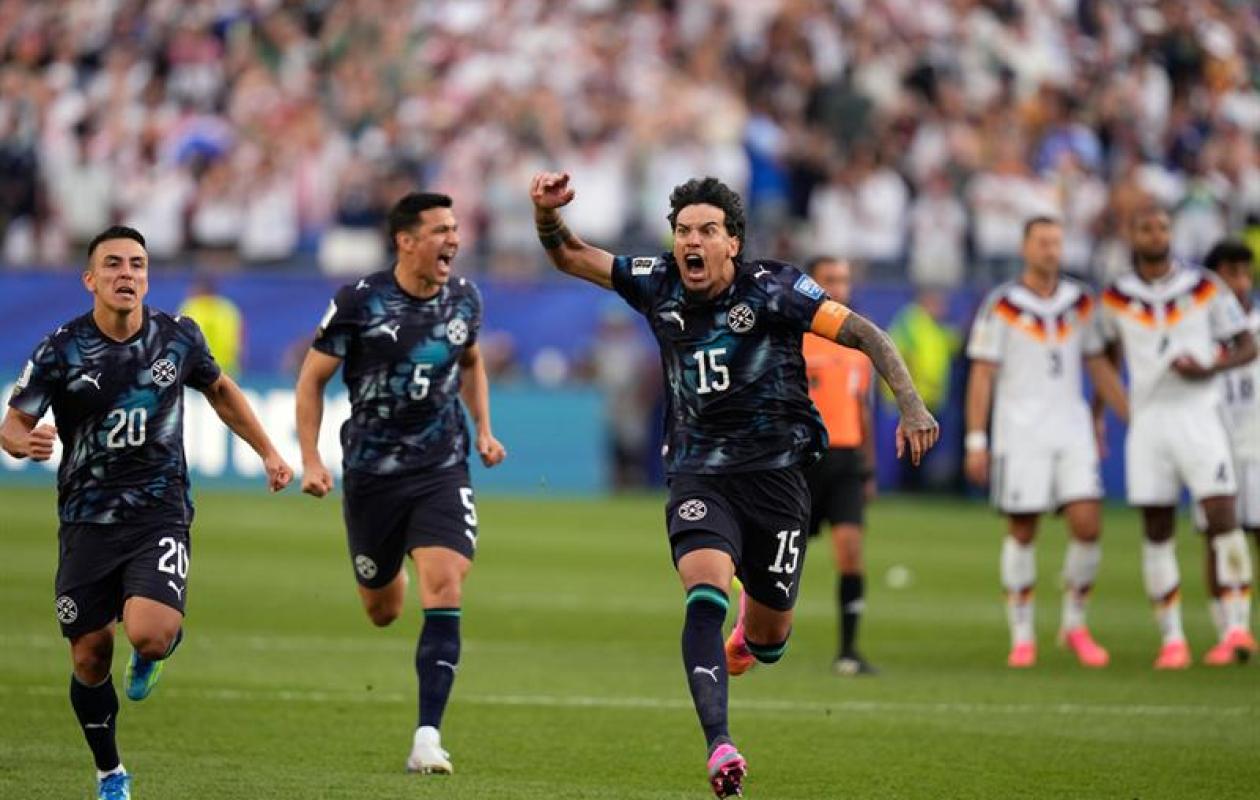 Mondial-2026: le Paraguay crée la surprise en sortant l'Allemagne et attend la France ou la Suède en 8e