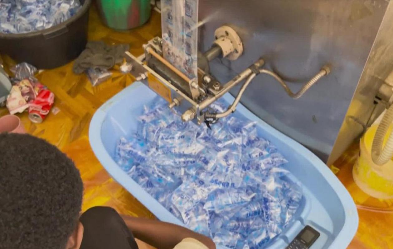 Fabrication clandestine de sachets d'eau et de boissons : le ministère lance une alerte sanitaire