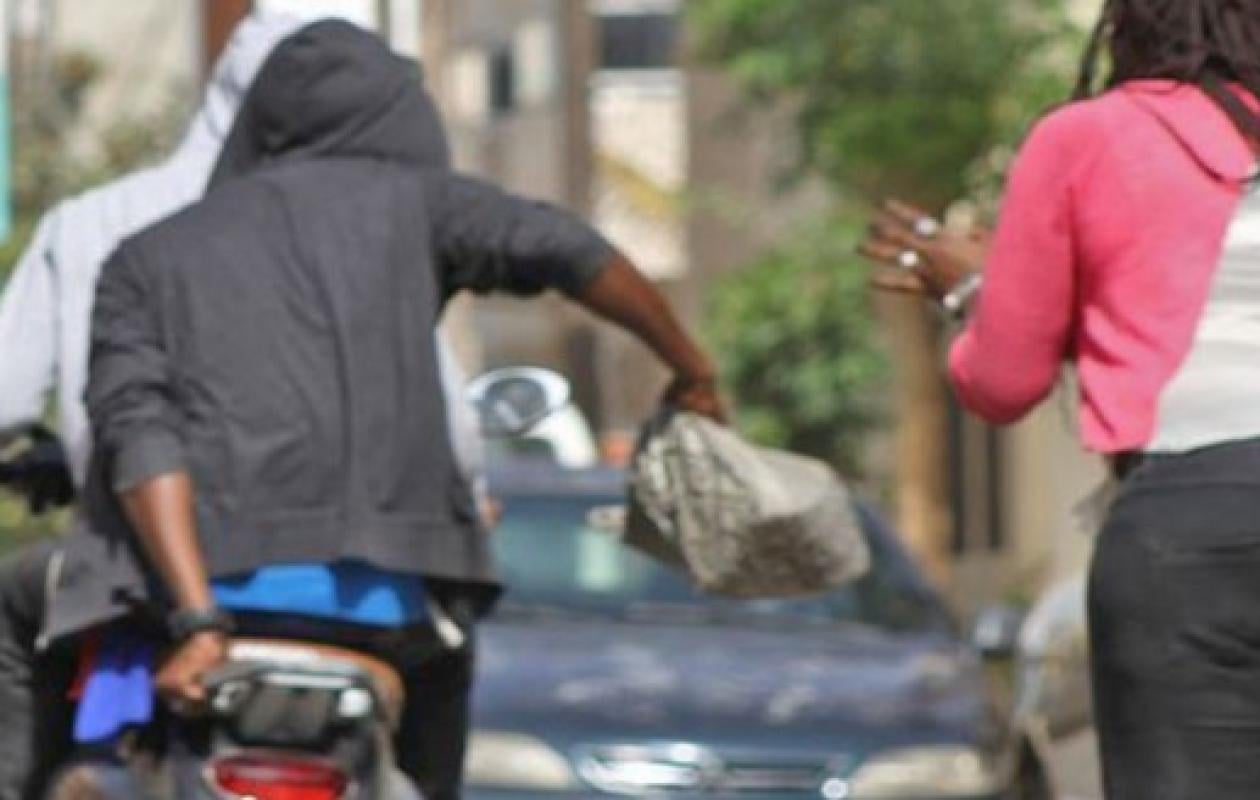 Point E : Deux présumés agresseurs arrêtés après une tentative d’arrachage de sac sur la Corniche-Ouest