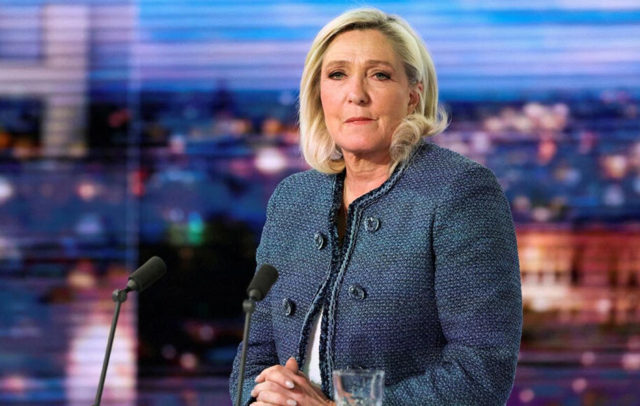 Marine Le Pen condamnée à un an de prison sous bracelet: sa candidature à la présidentielle incertaine