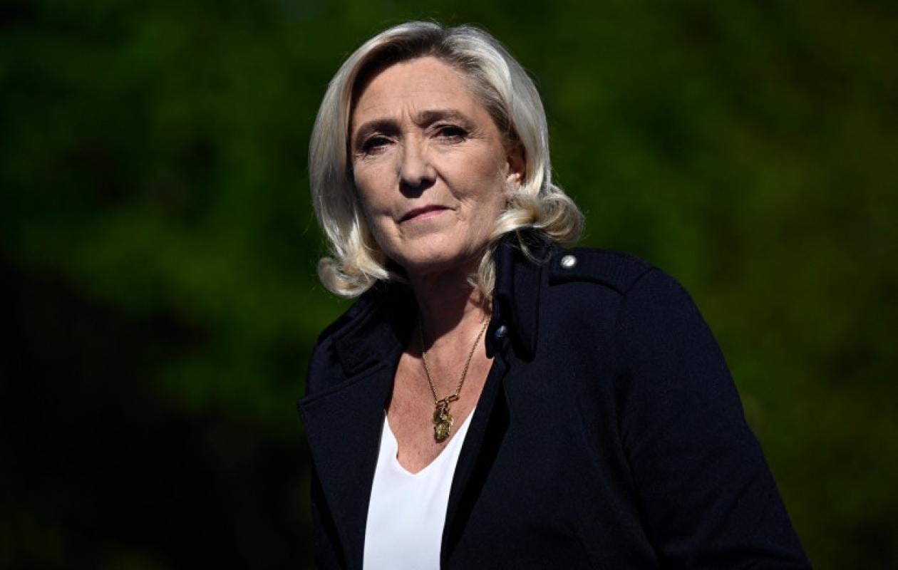 Marine Le Pen, condamnée à 15 mois ferme d’inéligibilité, peut a priori être candidate à la présidentielle