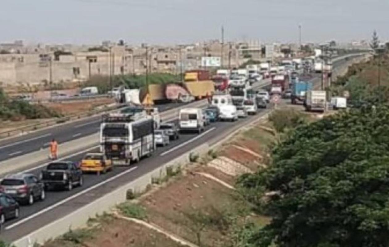 Accident à Thiaroye : un bouchon de 2km sur l'axe Dakar–AIBD