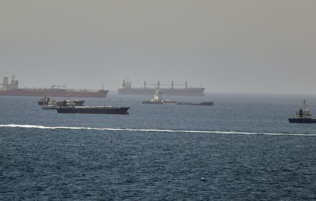 Les Etats-Unis lancent des frappes contre l'Iran et rétablissent leurs sanctions après des tirs contre des navires