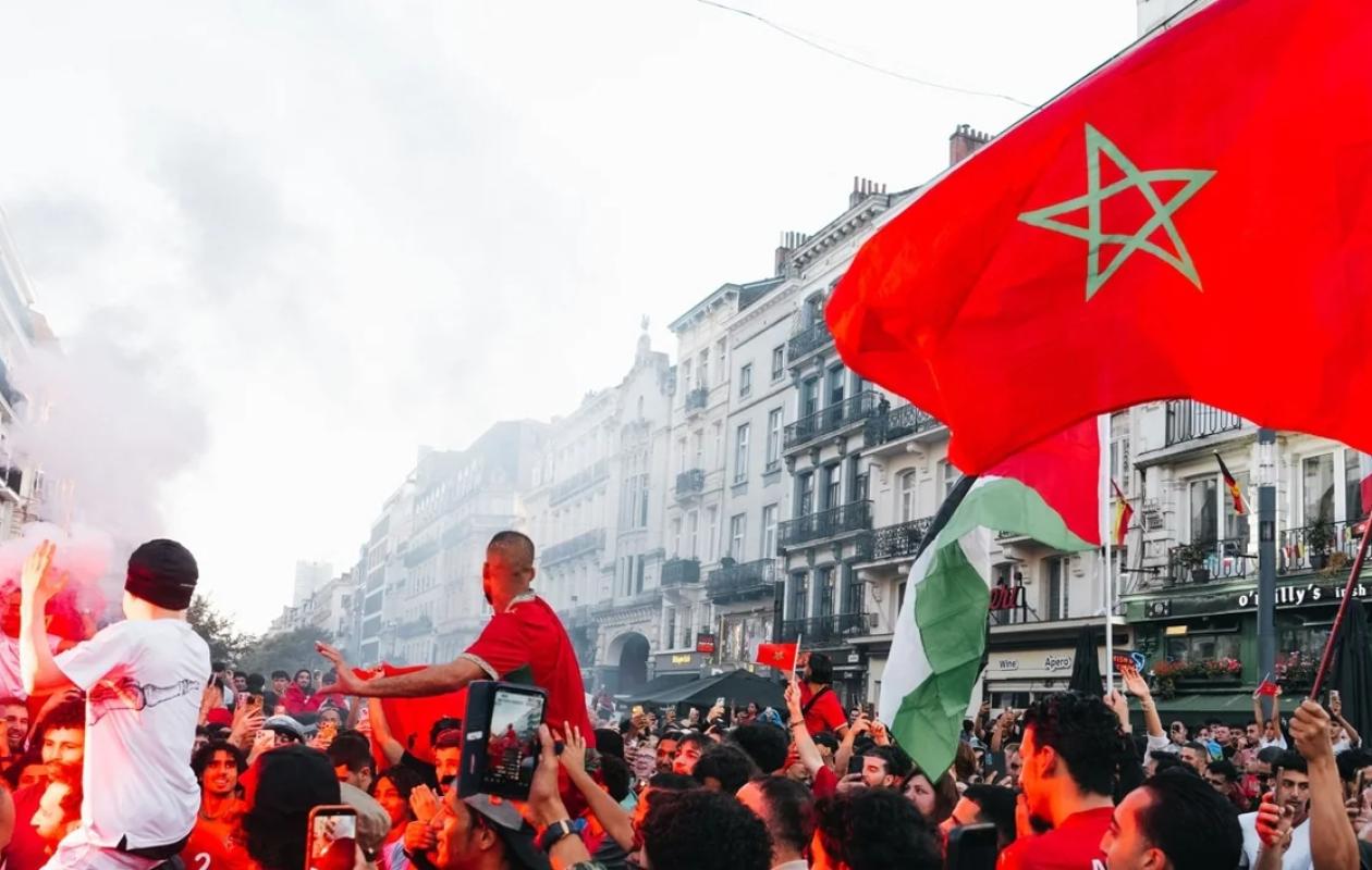 Coupe du monde 2026: drapeau brûlé par des supporters algériens, femmes et enfants agressés verbalement… l'ambassade du Maroc porte plainte après "des incidents graves et indignes"