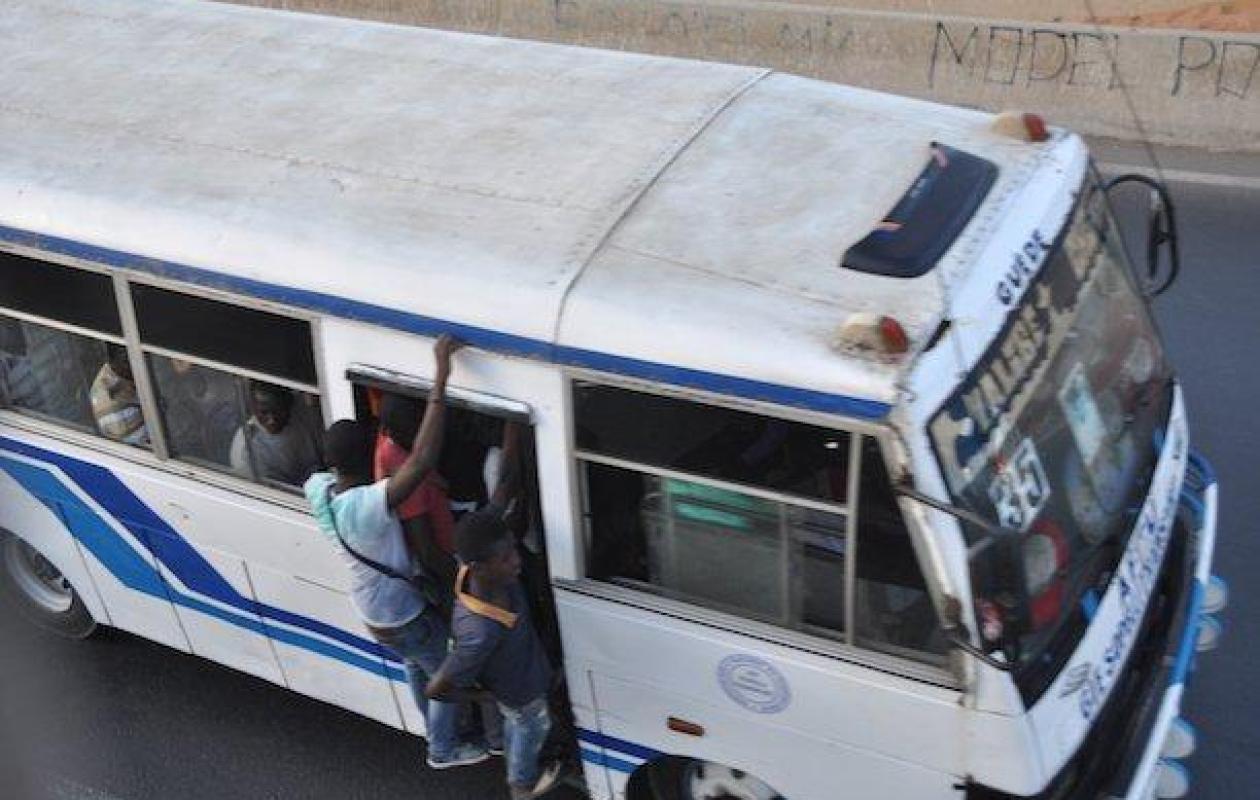 Surcharge dans les bus « TATA » : Guy Marius Sagna interpelle le gouvernement sur la sécurité des usagers
