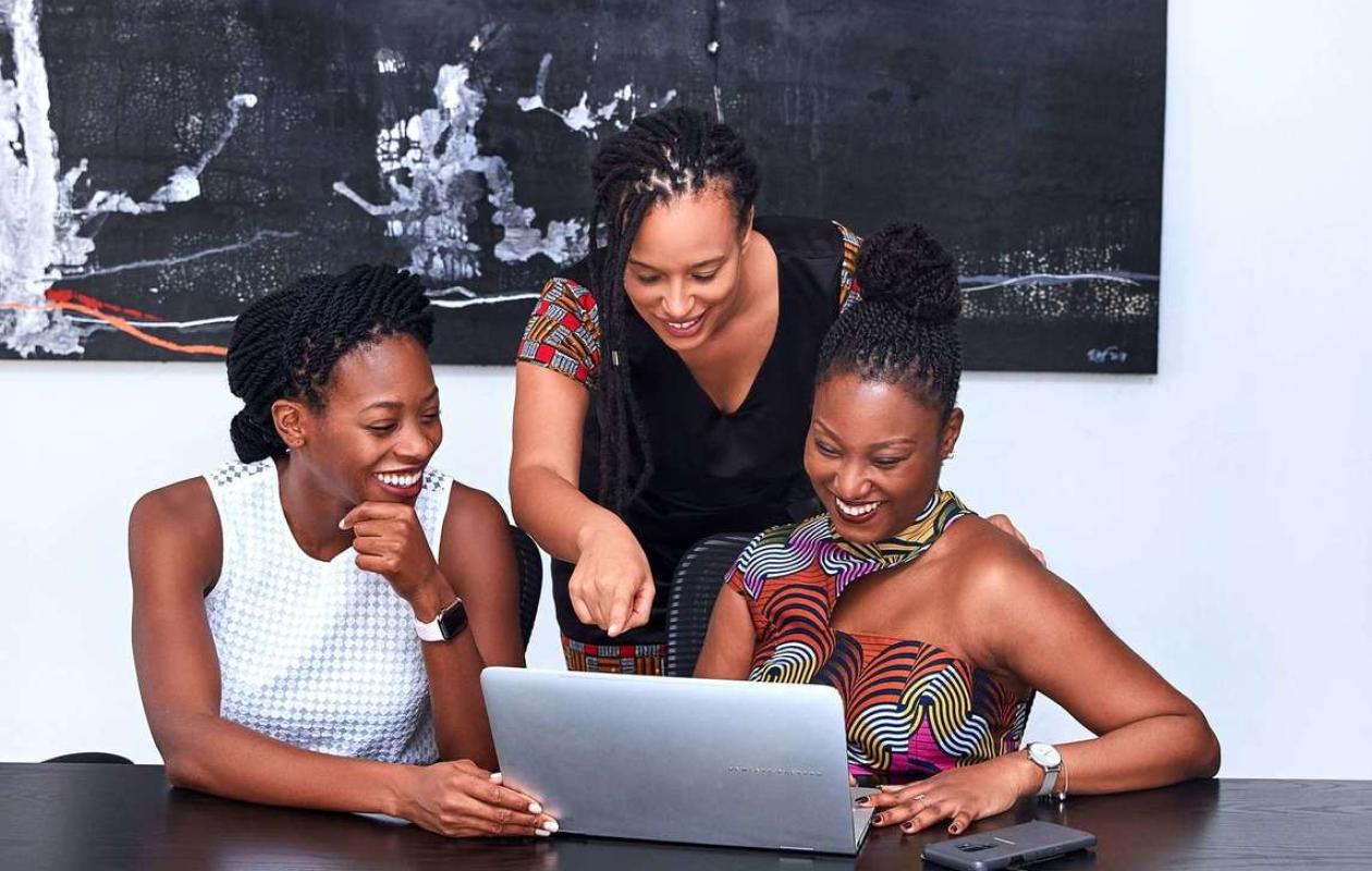 Technologies numériques : Le programme Jigeen Gëstu Digital forme les femmes aux outils de l'intelligence artificielle