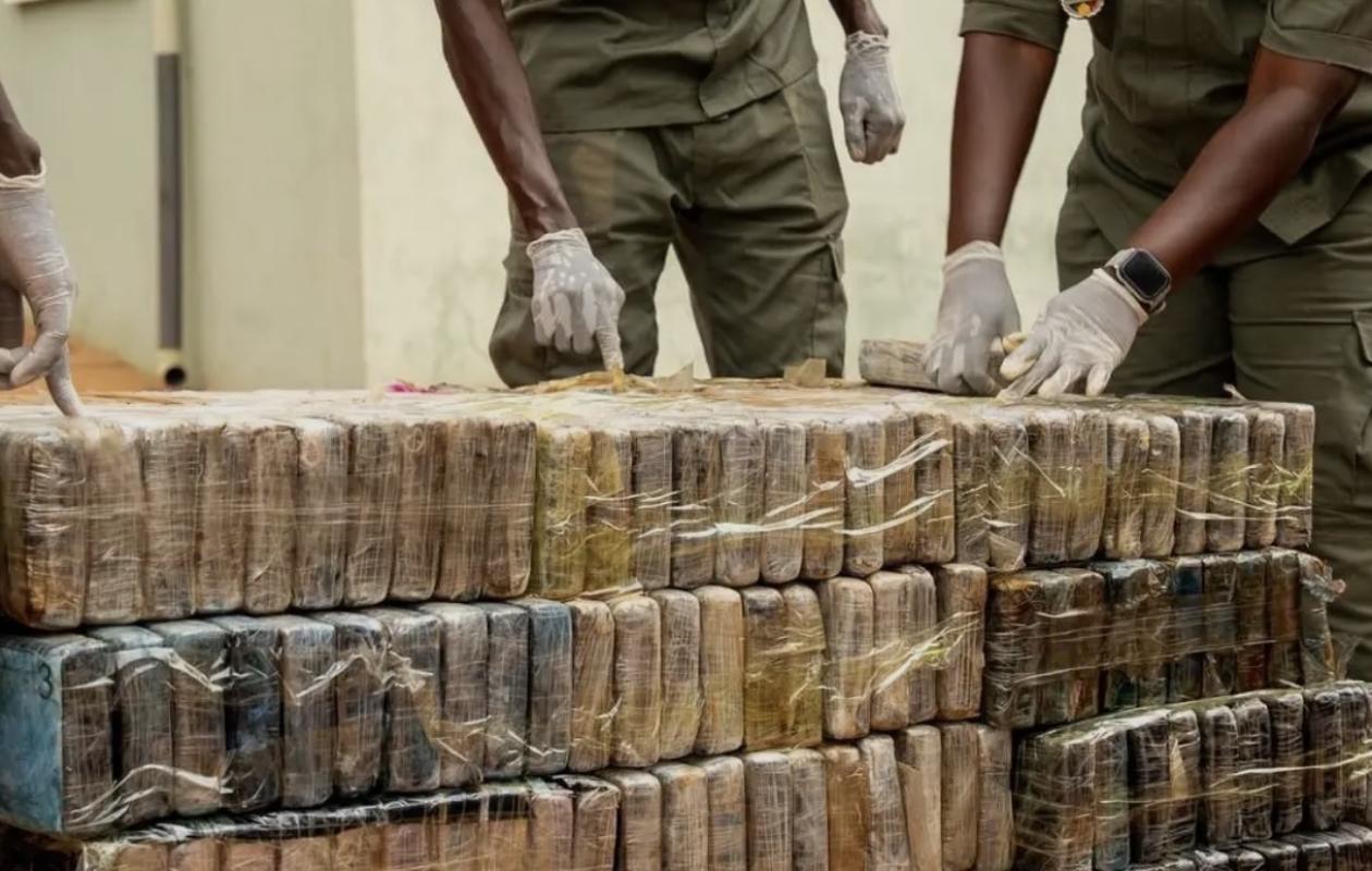 Trafic de drogue : le stratagème ingénieux d’un convoyeur international déjoué