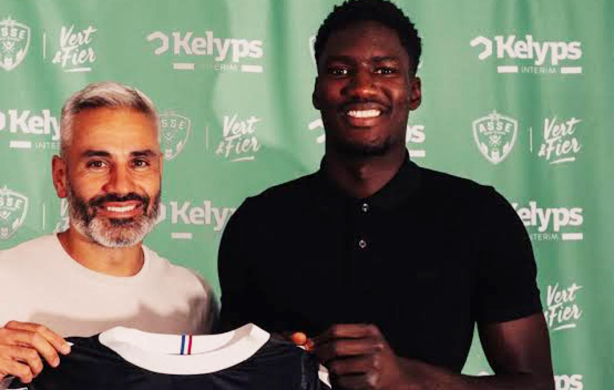 Mercato : Le jeune gardien sénégalais Mamour Ndiaye signe à l'AS Saint-Étienne