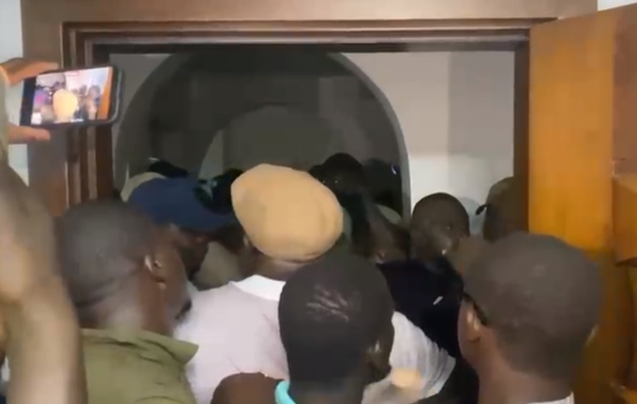 Passation de service à la LONASE : Des journalistes interdits d'accès à la salle, vive tension sur les lieux