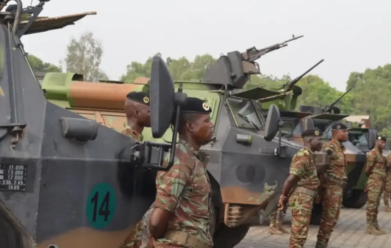 Les armées béninoise et burkinabé lancent une patrouille militaire conjointe à Koualou (zone frontalière)