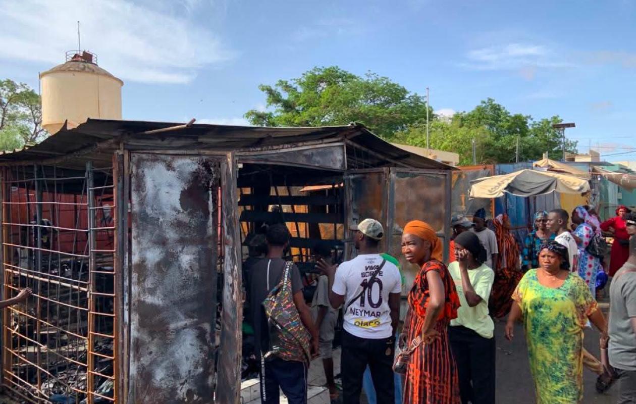 Khombole : 19 cantines consumées dans un violent incendie au marché gambien