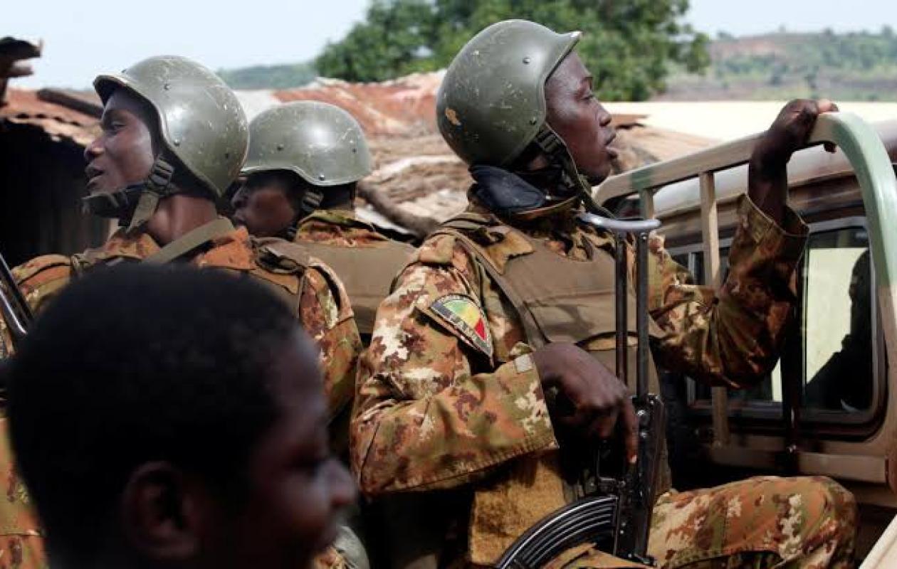 Au moins 50 militaires maliens tués dans une attaque des indépendantistes et des jihadistes samedi