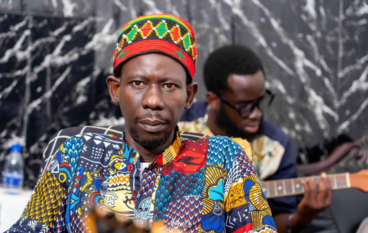 Du banjo sans cordes de son enfance à l&rsquo;Orchestre National : Le fascinant voyage musical de Thierno Sarr