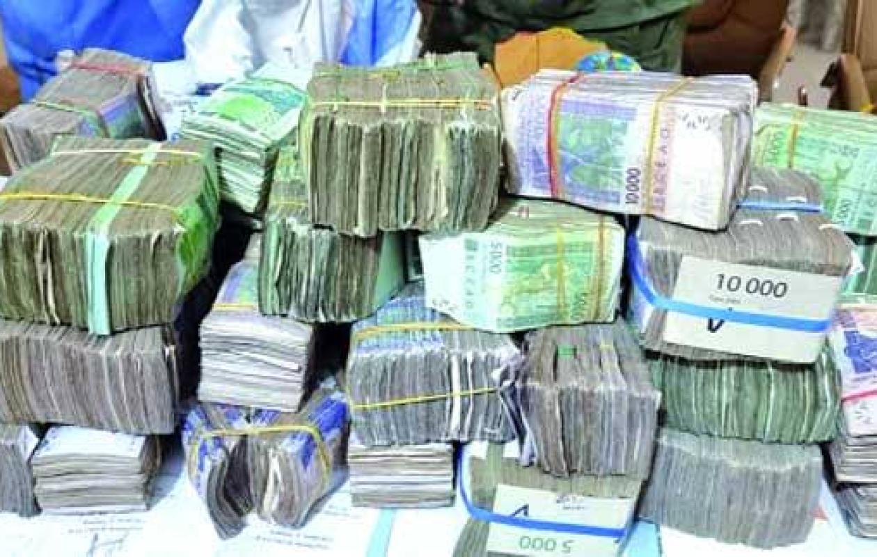 Argent sale au Sénégal : plus de 5 000 biens saisis et 50 milliards FCFA d&rsquo;avoirs criminels récupérés en cinq ans